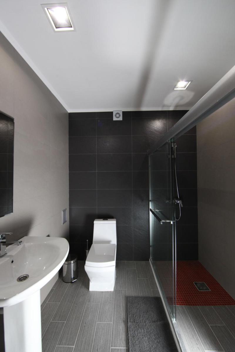 Hotel Lokatsia - Housity