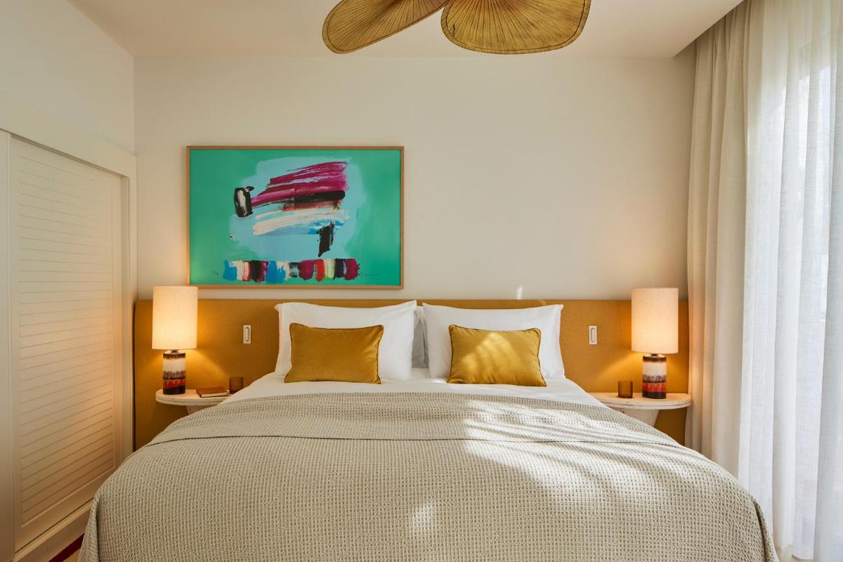 Cama o camas de una habitación en Kimpton Los Monteros Marbella by IHG