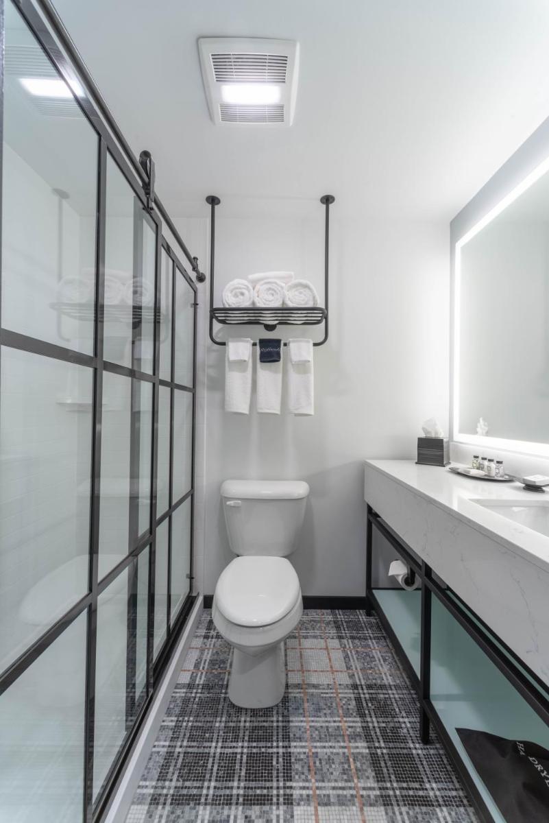 The Craftsman Inn & Suites - Housity