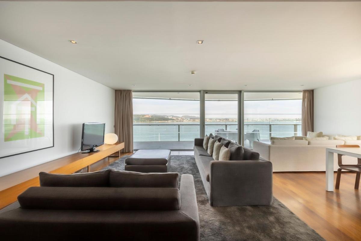 Uma área de estar em Troia Design Hotel
