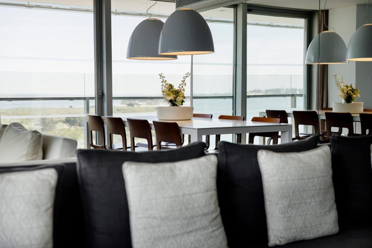 Uma área de estar em Troia Design Hotel