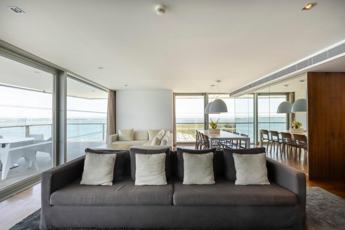 Uma área de estar em Troia Design Hotel