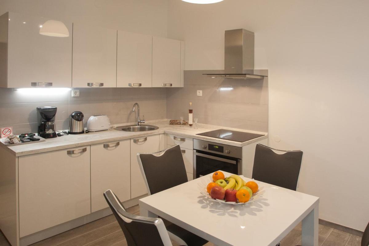 Old Square Apartment - Housity
