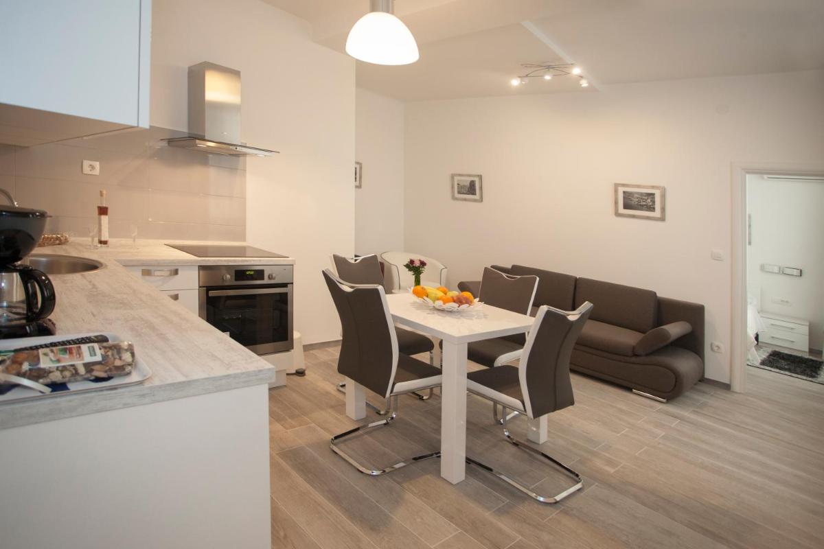 Old Square Apartment - Housity