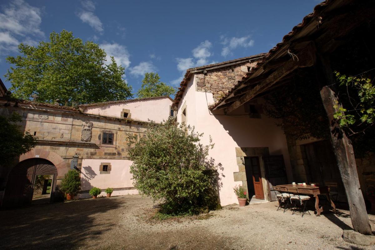 Chapel House of Palacio de Hualle near Comillas - Housity