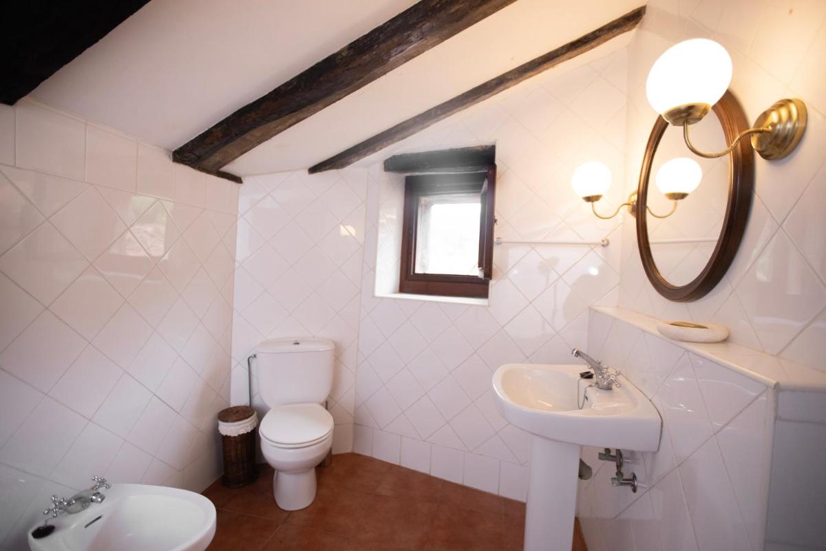 Chapel House of Palacio de Hualle near Comillas - Housity