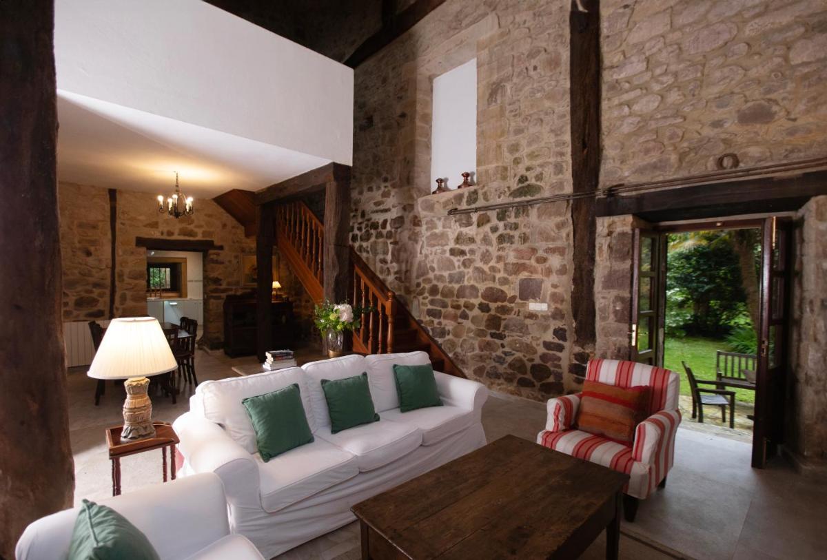 Chapel House of Palacio de Hualle near Comillas - Housity
