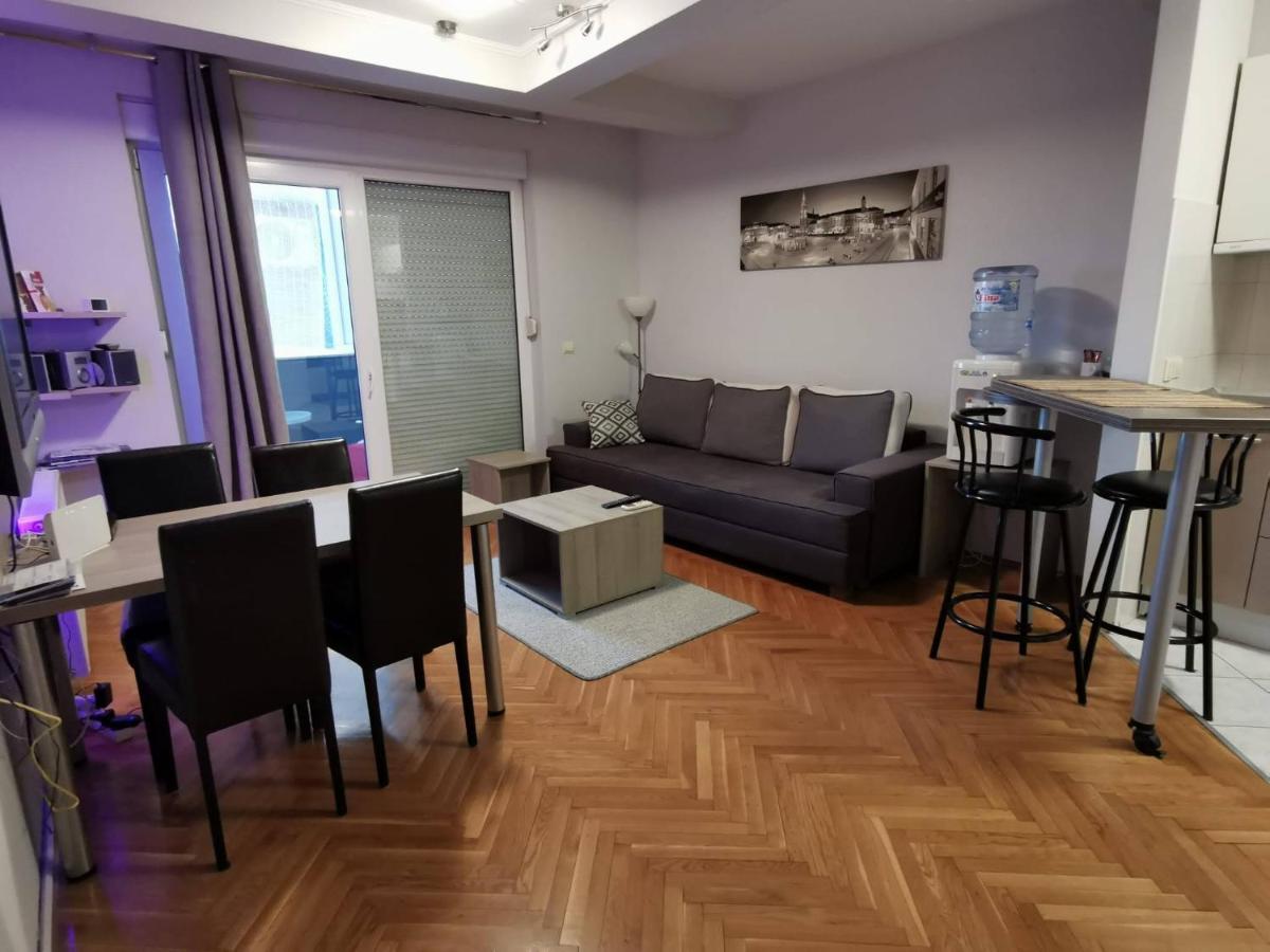 Apartment Viktor,parking - Hizvo