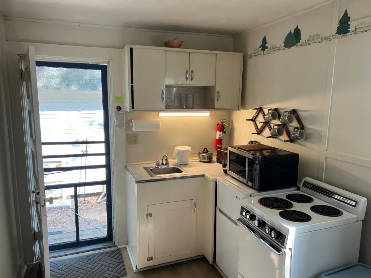 High Tide Inn on the Ocean, Motel and Cottages - Housity