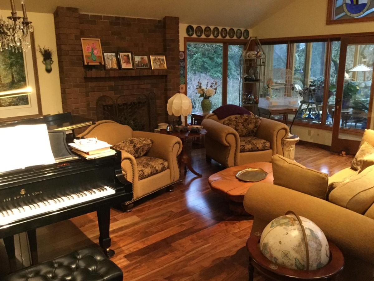 A Cascade View Bed And Breakfast - Housity