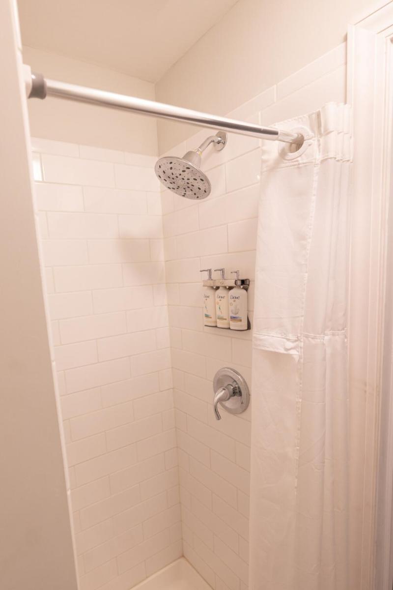 Bayonne Bay Inn - Housity