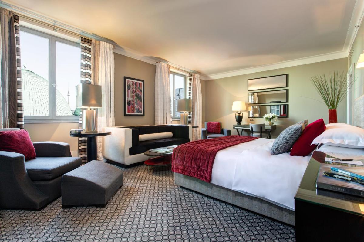 Ein Bett oder Betten in einem Zimmer der Unterkunft Rocco Forte Hotel De Rome Ein Bett oder Betten in einem Zimmer der Unterkunft Rocco Forte Hotel De Rome