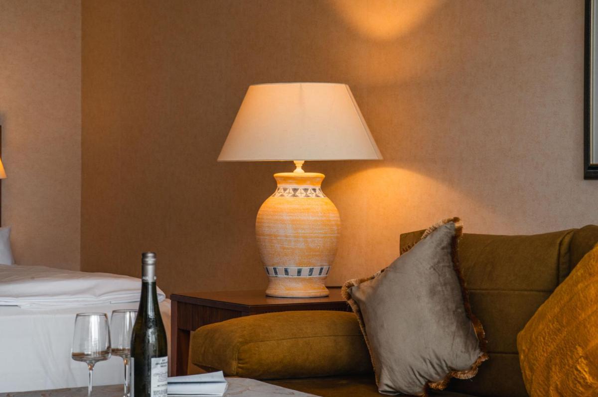 Ein Sitzbereich in der Unterkunft Grand Hotel Binz