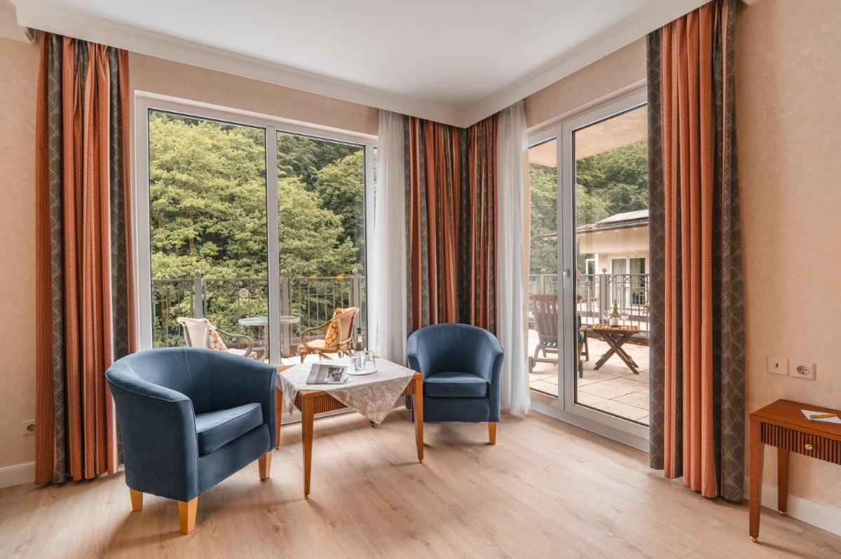 Ein Sitzbereich in der Unterkunft Grand Hotel Binz