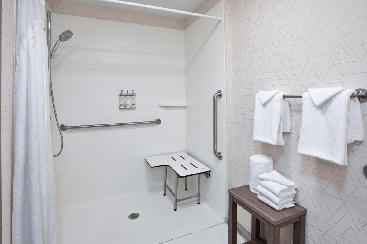 Holiday Inn Express Sault Ste Marie by IHG - Housity