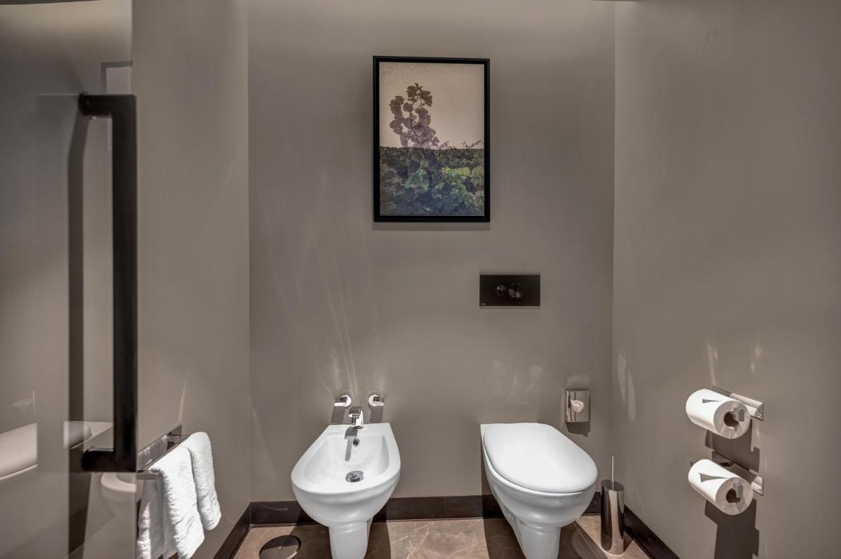 Uma casa de banho em Hilton Porto Gaia