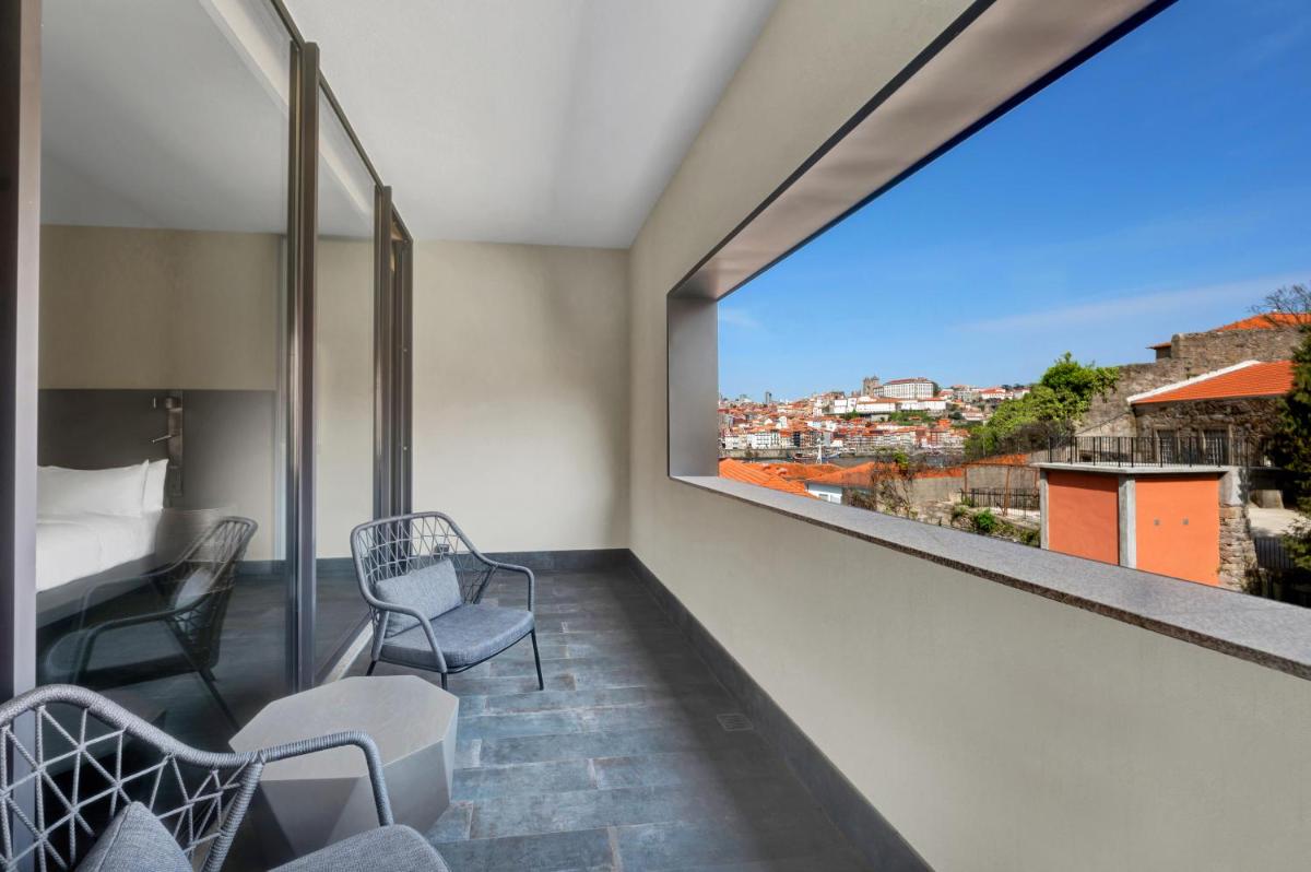 Uma varanda ou terraço em Hilton Porto Gaia