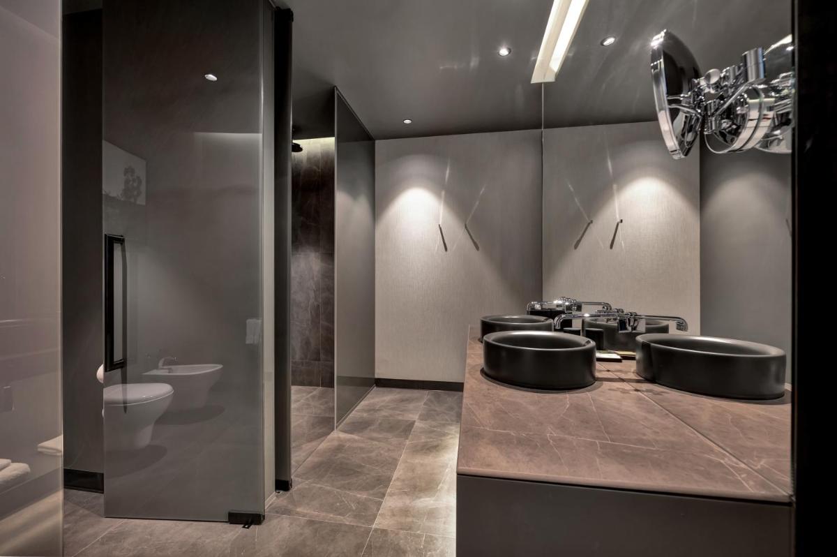 Uma casa de banho em Hilton Porto Gaia