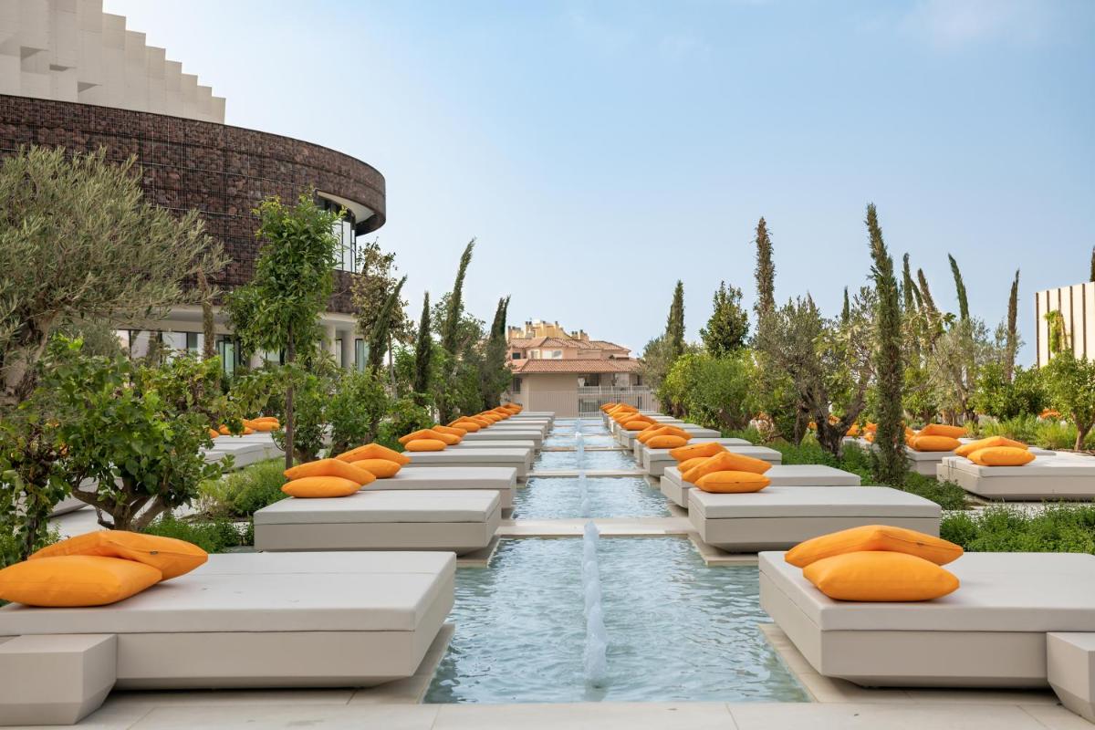 Jardín al aire libre en Leiro Residences - Preferred Hotels & Resorts