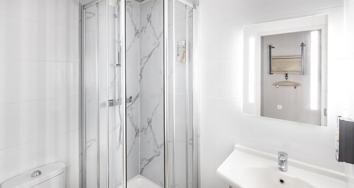 Sure Hotel by Best Western Nimes Est - Housity