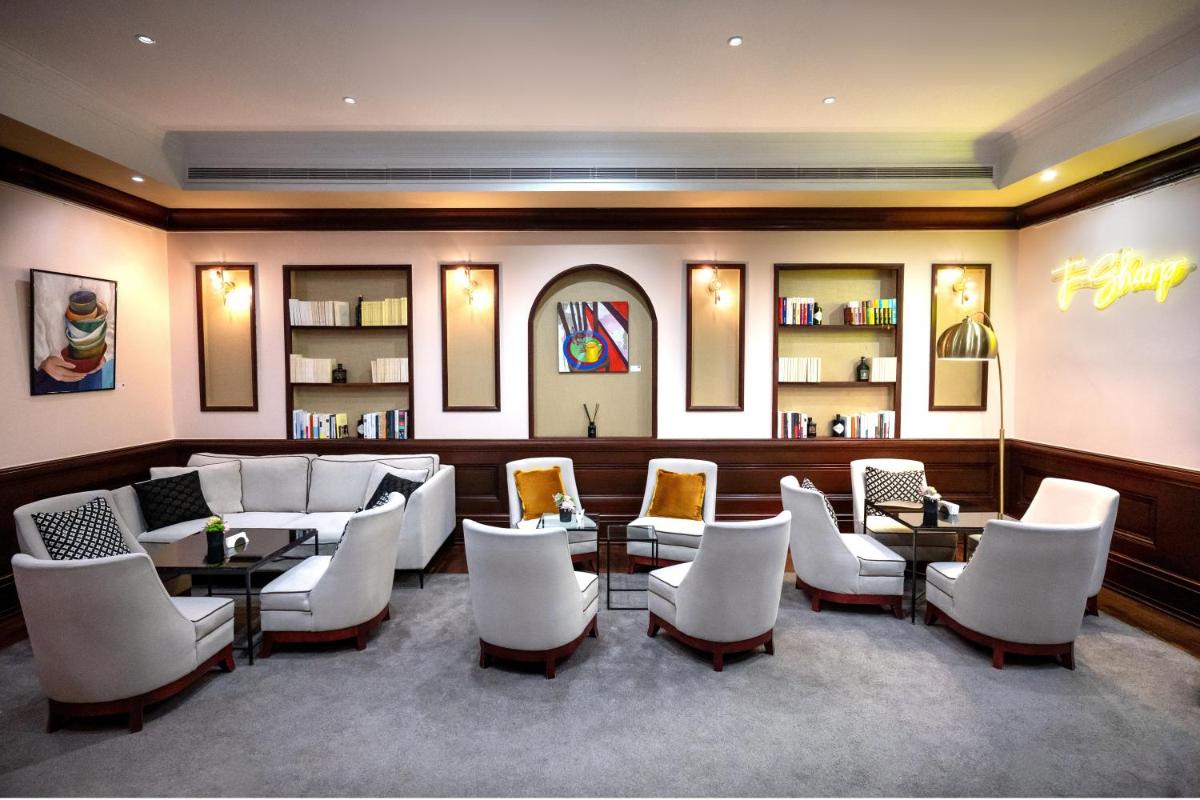 Coin salon dans l'établissement Hôtel Pont Royal Paris