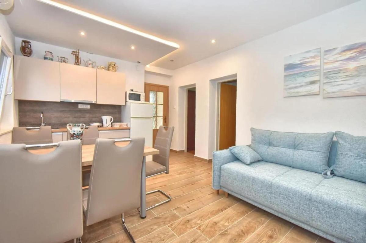 Enjoy a cozy apartment in Slatine 65 m² with terrace - Housity