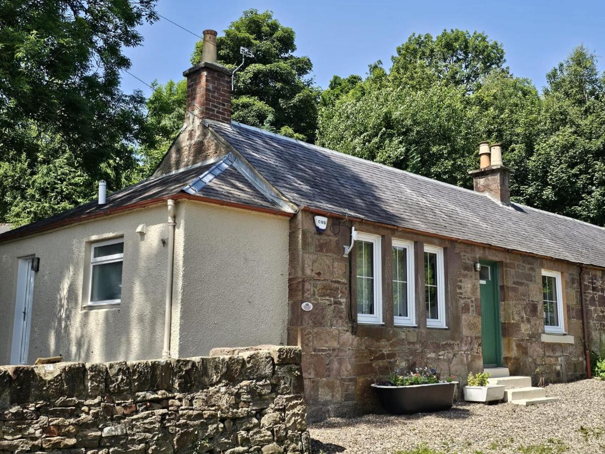 Wee Lyon Cottage Maybole 2 Bedroom Sleeps 4 - Housity