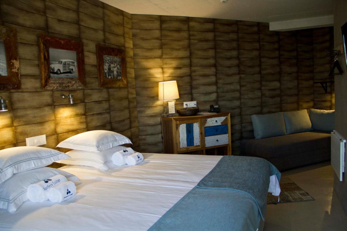 Uma cama ou camas num quarto em Surfers Lodge Peniche