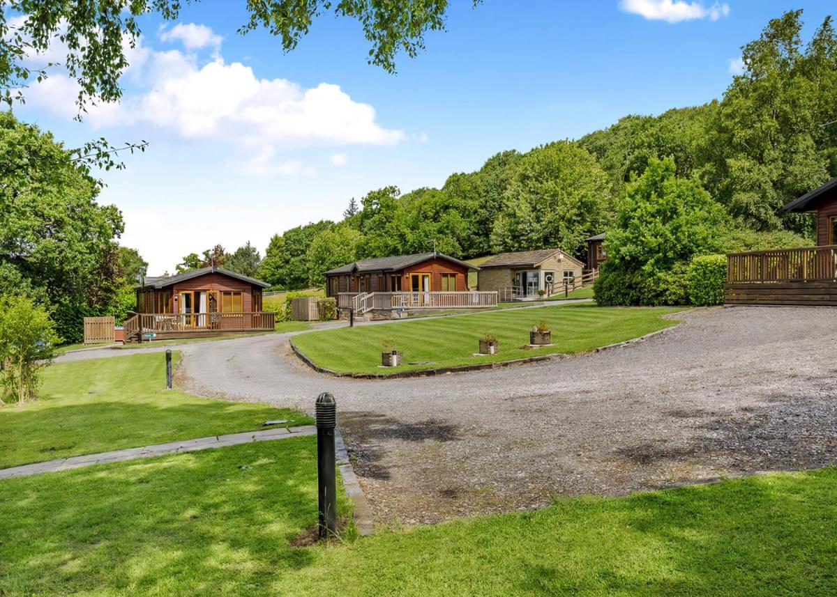 Charlesworth Lodges - Housity