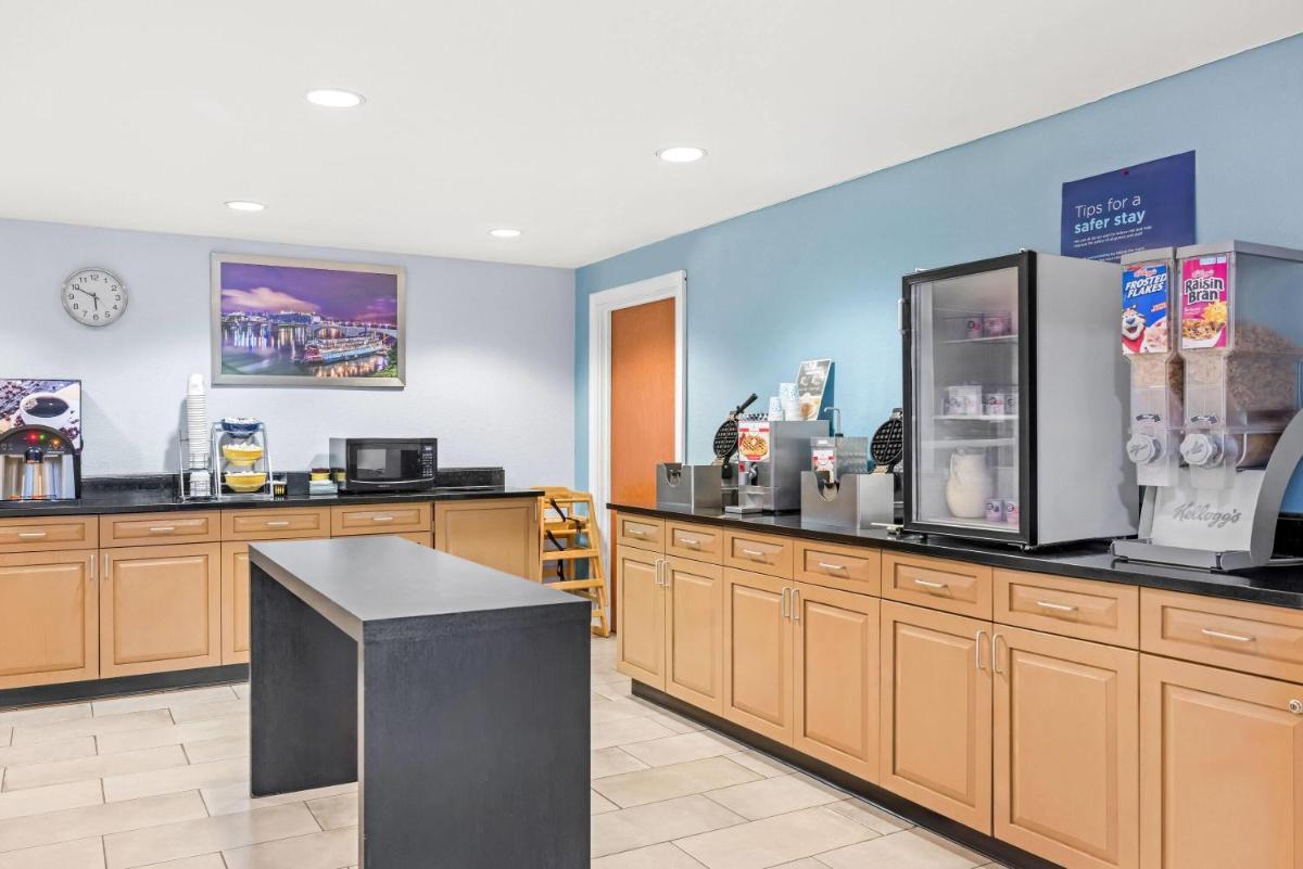 Days Inn by Wyndham Chattanooga/Hamilton Place - Housity