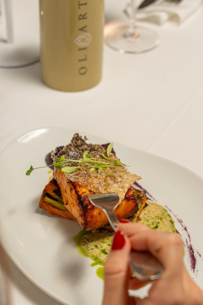 Comida en o cerca de este hotel