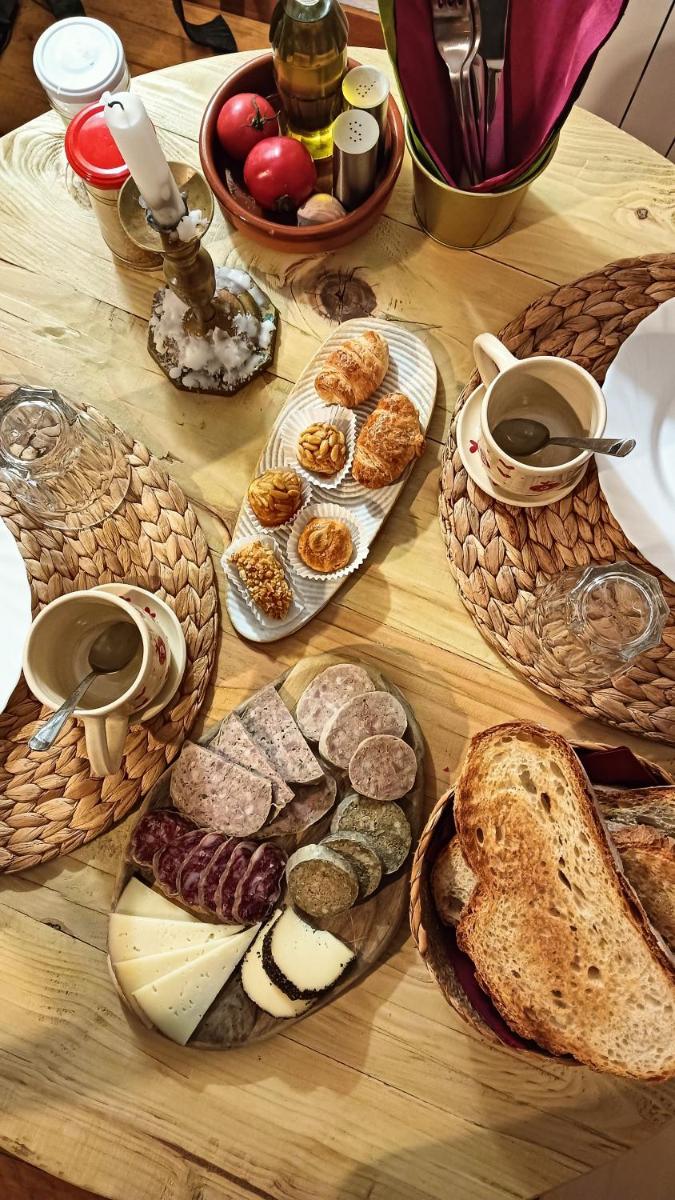 Les Magranes Bed & Breakfast - Housity