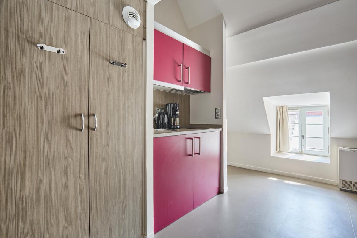 Cuisine ou kitchenette dans l'établissement Appart'hôtel Odalys City - Dijon Centre Les Cordeliers