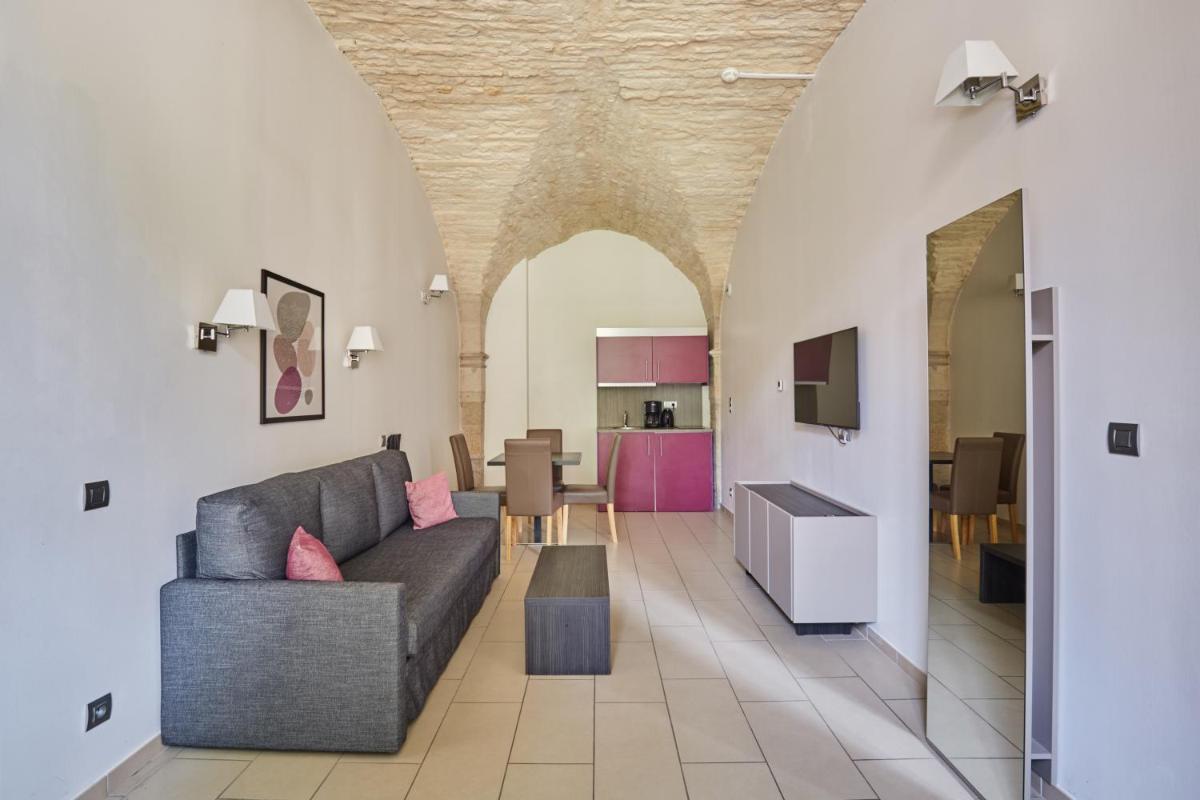 Coin salon dans l'établissement Appart'hôtel Odalys City - Dijon Centre Les Cordeliers