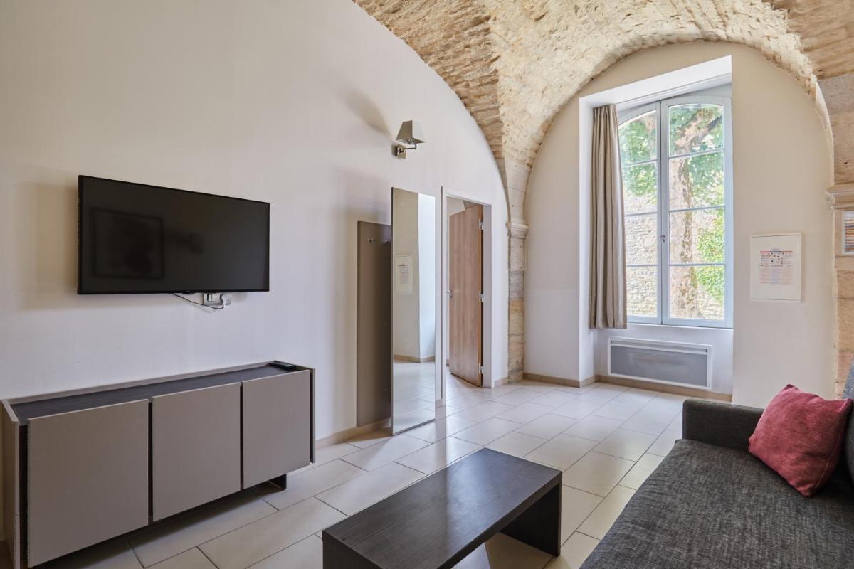 Télévision ou salle de divertissement dans l'établissement Appart'hôtel Odalys City - Dijon Centre Les Cordeliers