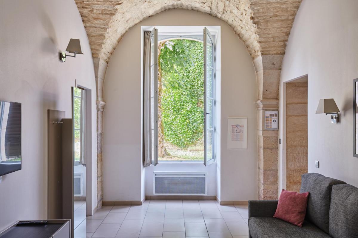 Télévision ou salle de divertissement dans l'établissement Appart'hôtel Odalys City - Dijon Centre Les Cordeliers