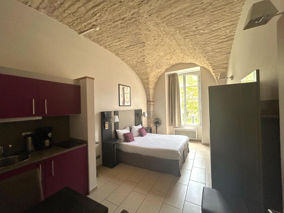 Un ou plusieurs lits dans un hébergement de l'établissement Appart'hôtel Odalys City - Dijon Centre Les Cordeliers