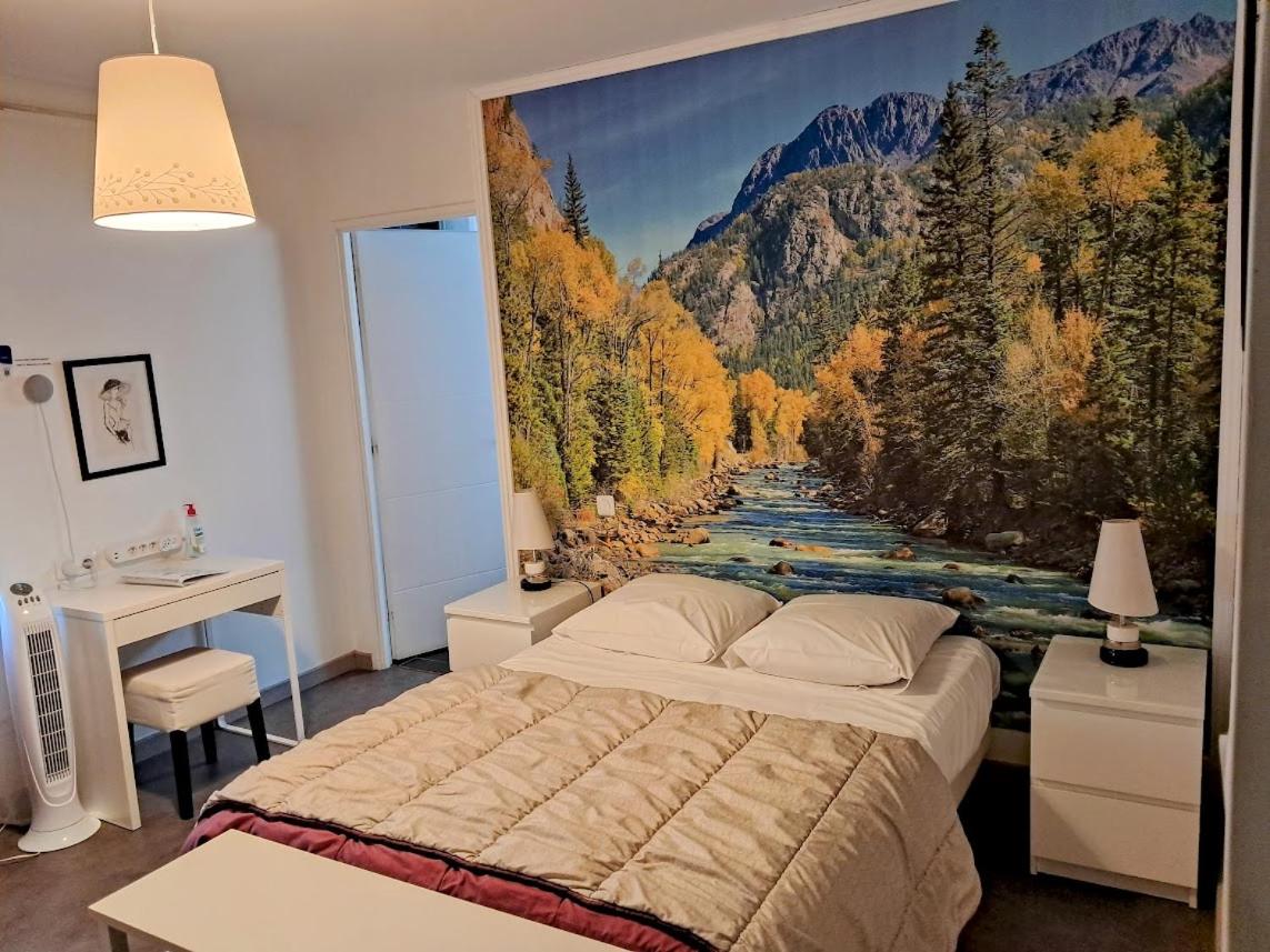 chambre avec salle de bain privatisée avec petit déjeuner compris - Housity