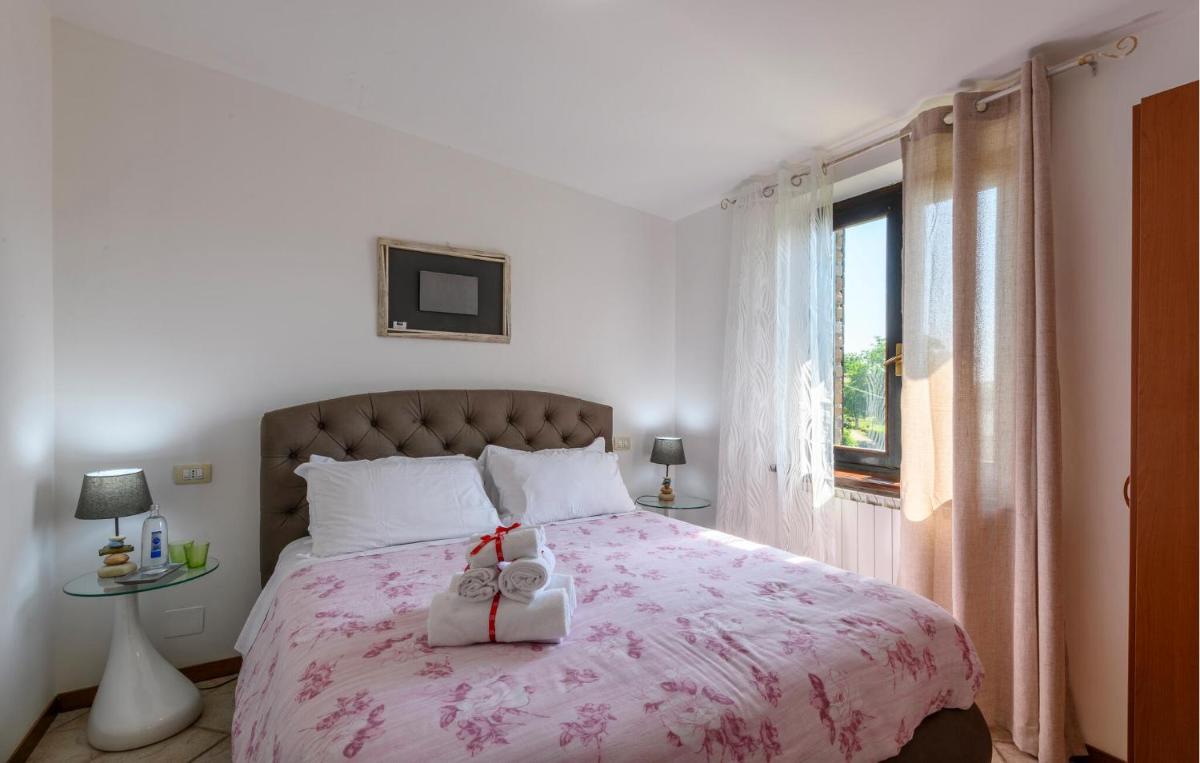 Stunning Apartment In Montemonaco - Housity