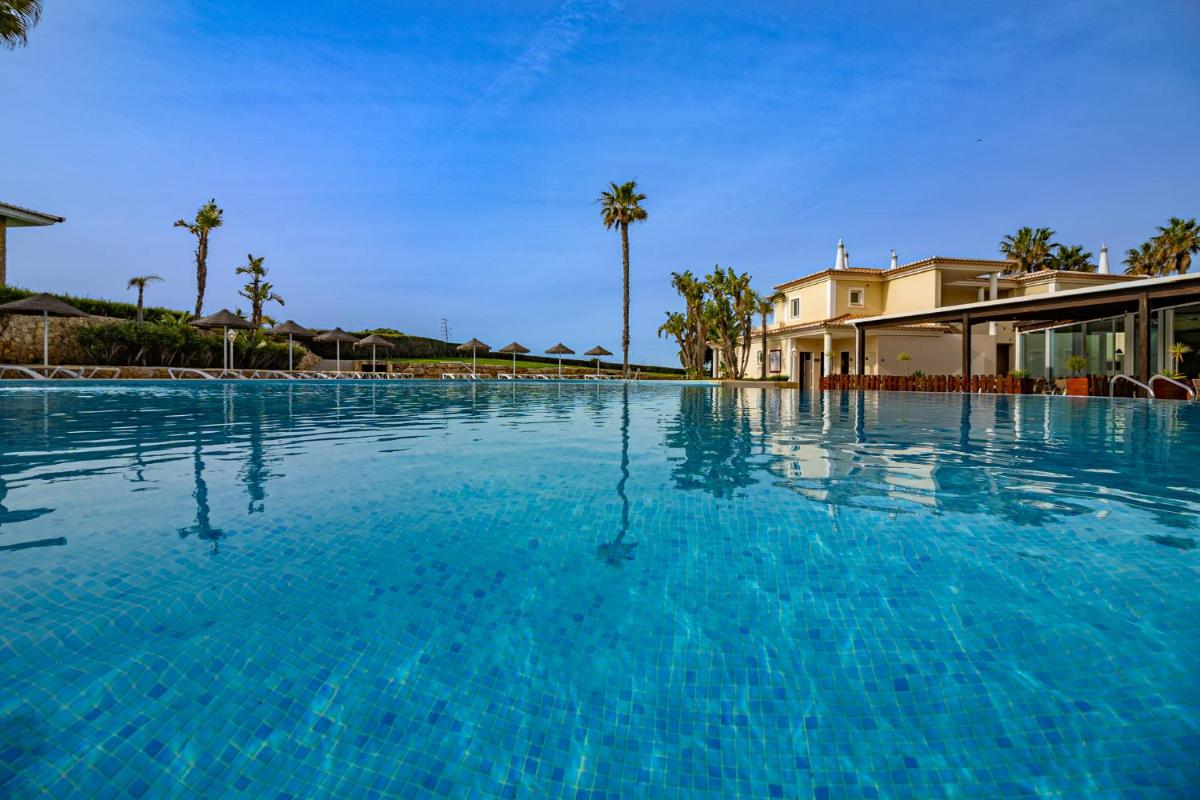 A piscina em ou perto de Clube Porto Mos - Sunplace Hotels & Beach Resort