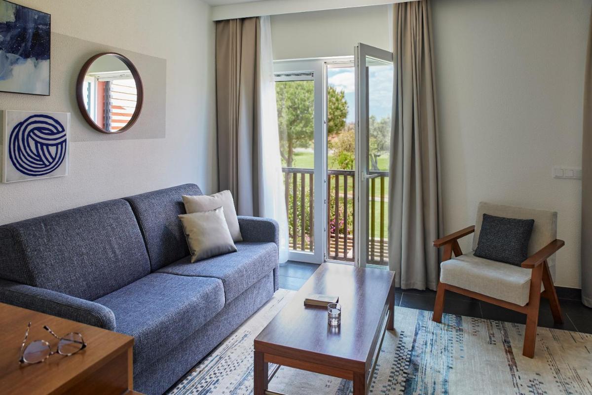 Uma área de estar em ROBINSON QUINTA DA RIA - All Inclusive