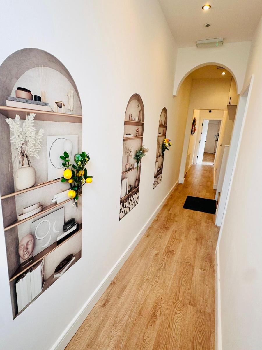 Luxury Private Room with Shared Bathroom and with its own Kitchenette in Halesowen R2 - Housity