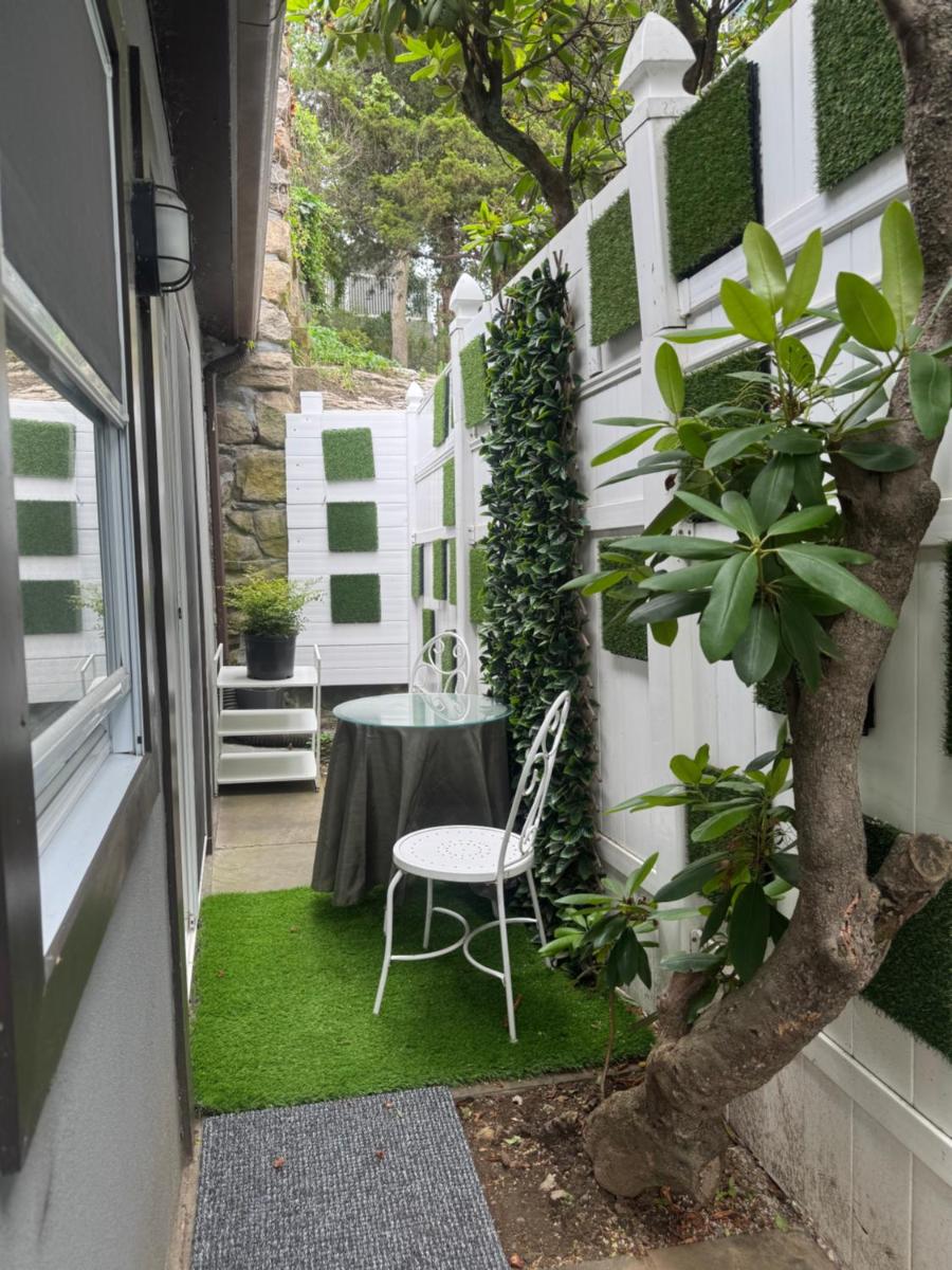 California guest house - Housity
