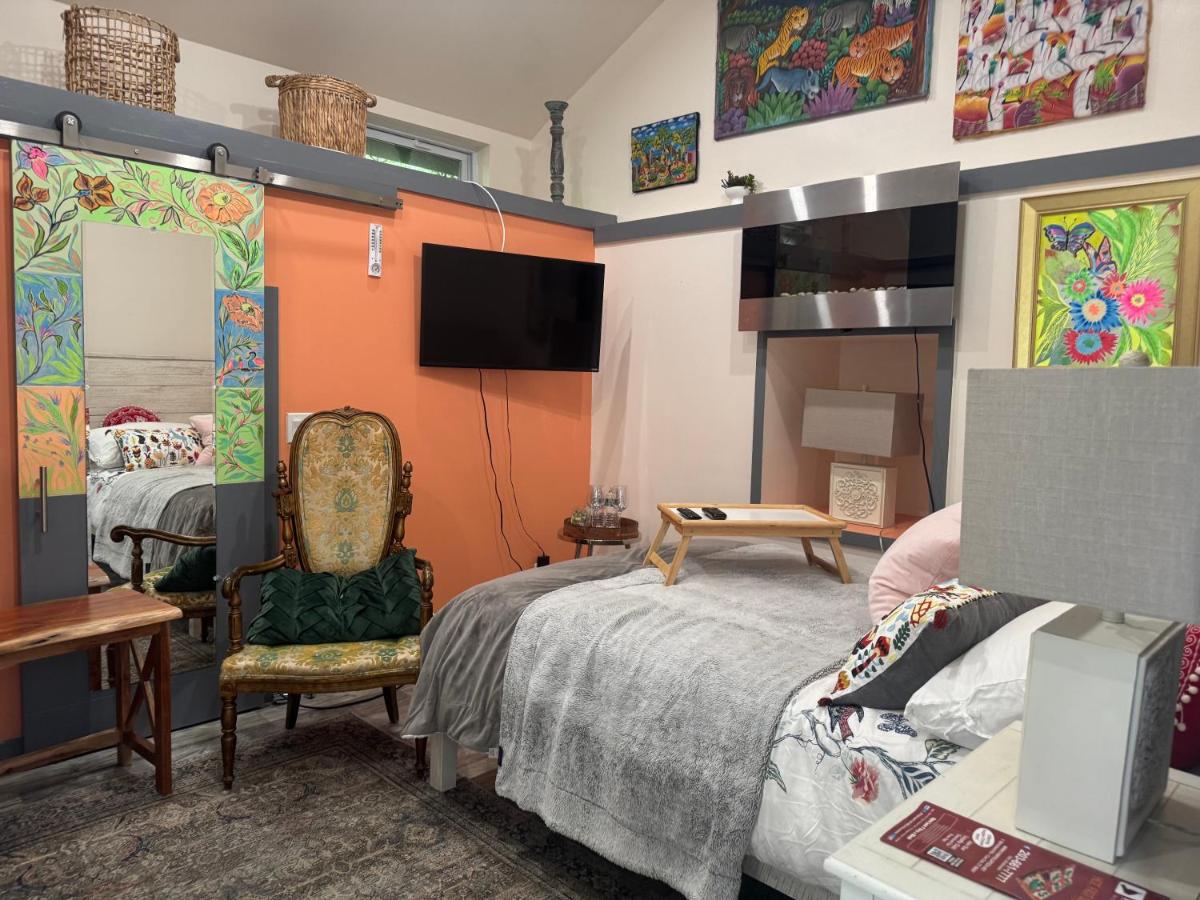California guest house - Housity