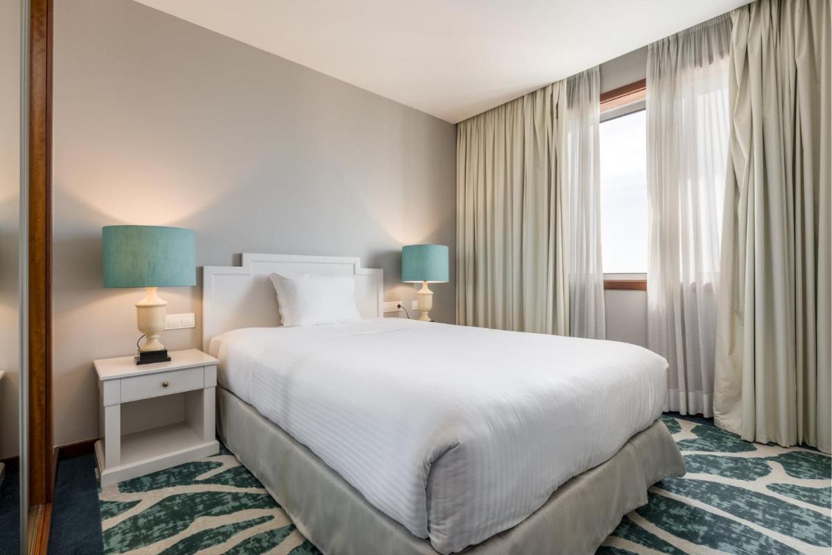 Uma cama ou camas num quarto em Holiday Inn Porto Gaia by IHG