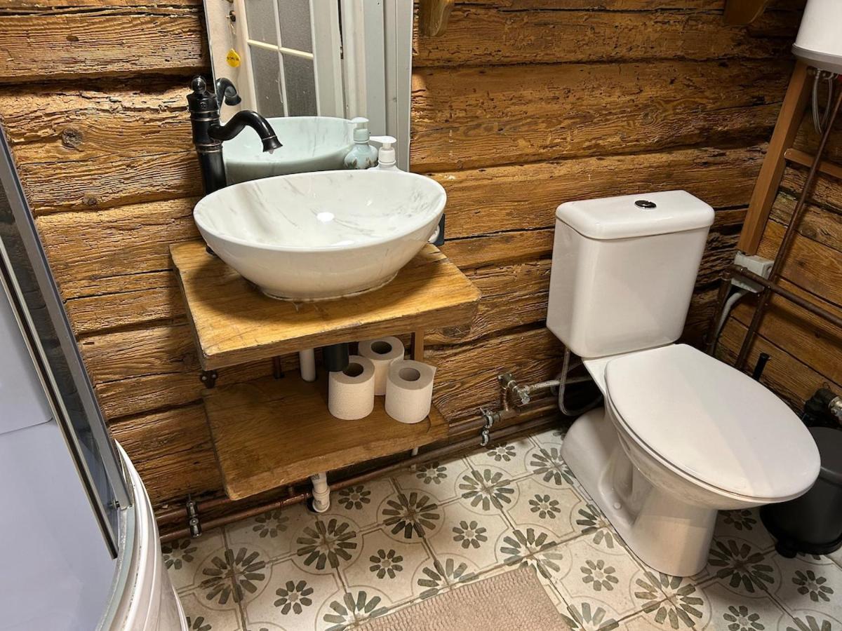Rustic Guesthouse in Pine Forest - Housity