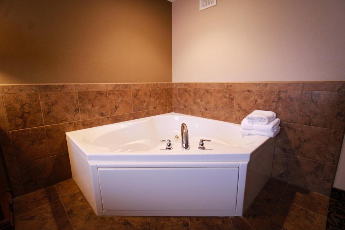 Canby Inn and Suites - Housity
