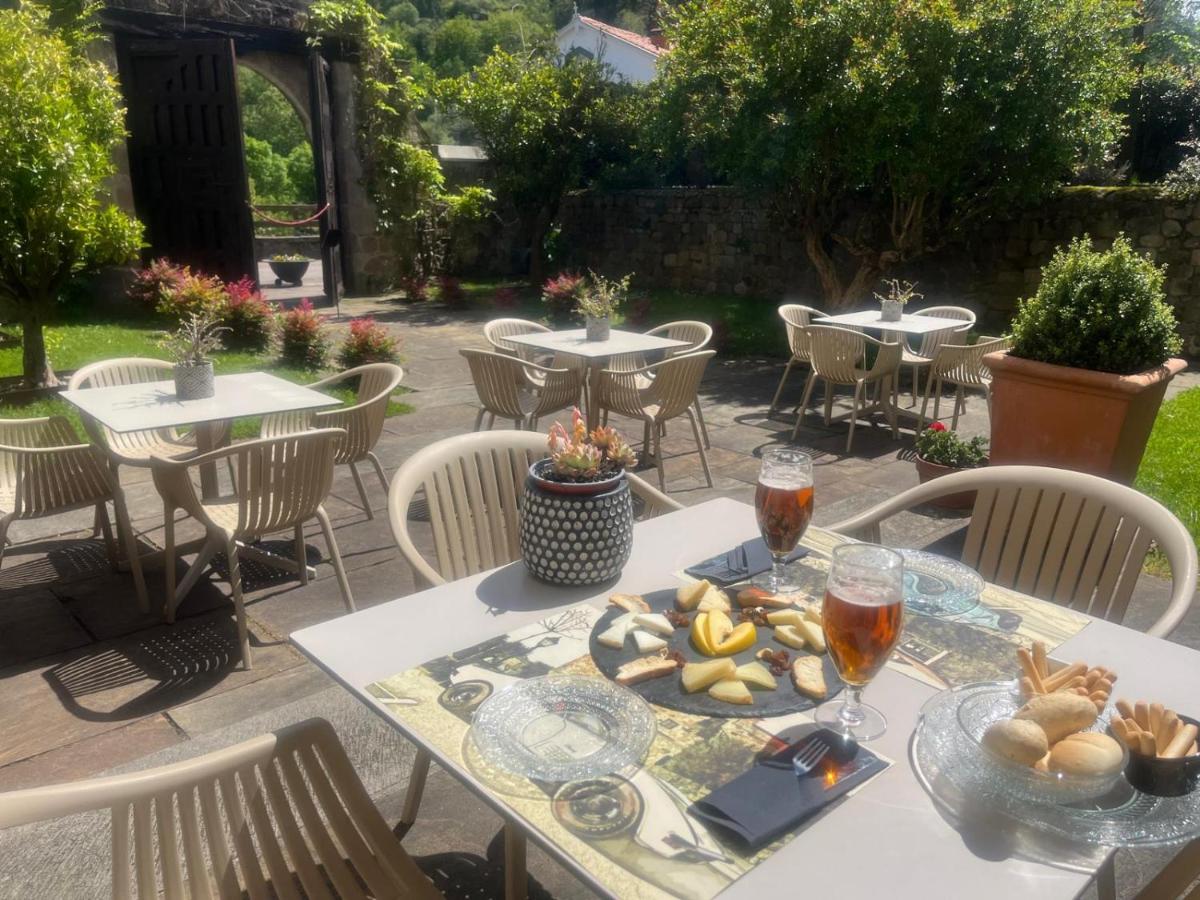 Comida en o cerca de este hotel