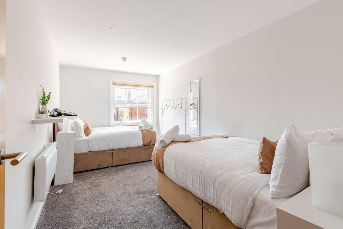 Large 2-Bedroom Apartment, Liverpool City Centre - Sleeps up to 10 - Hizvo