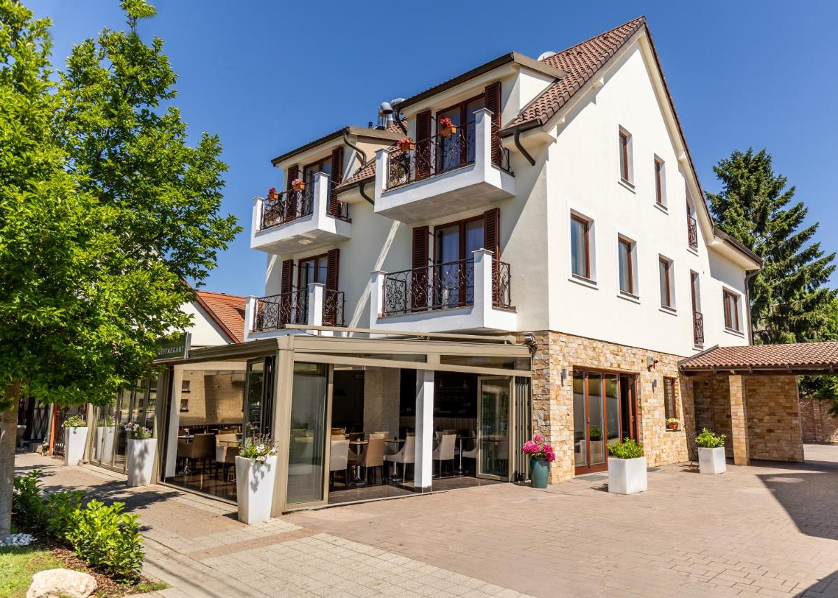 Mirage Hotel Sárvár - Housity